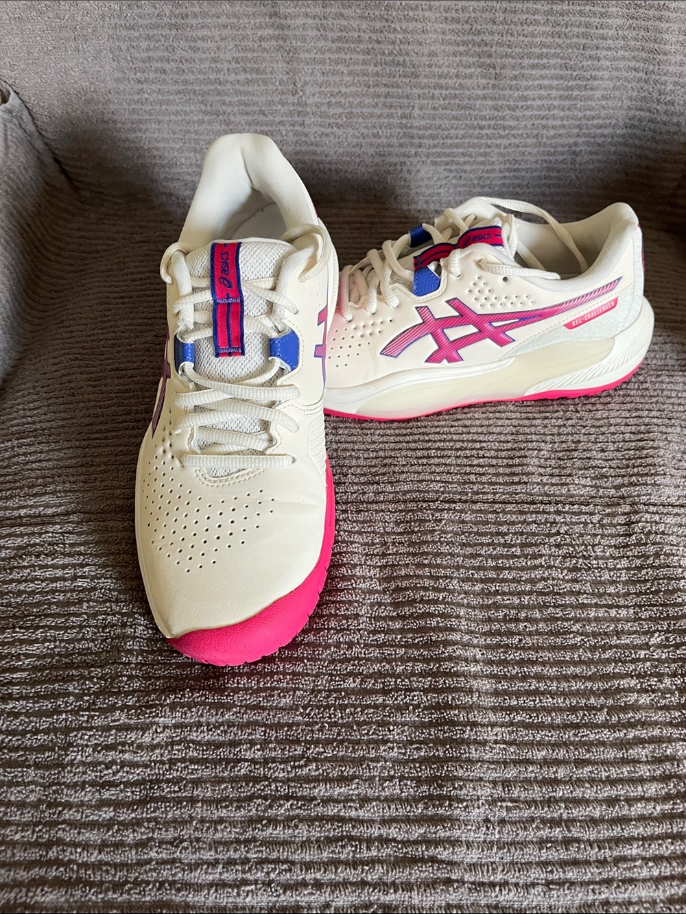 ASICS Gel Challenger 15 Tennis Court Shoes, size 9